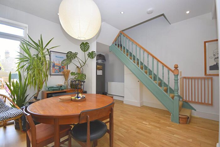 3 Bedroom End Of Terrace House For Sale In Grotto Hill, Margate, CT9 - Photo 6