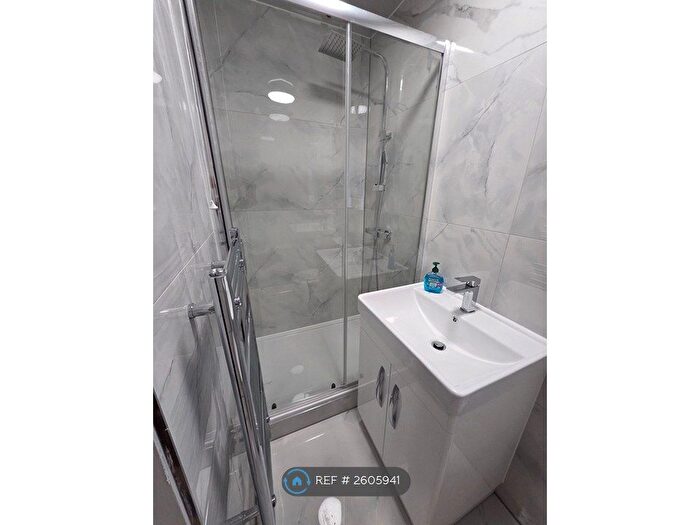 2 Bedroom Flat To Rent In Kensington Avenue, London, E12