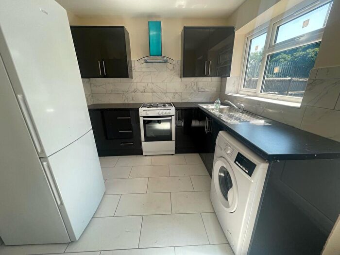 4 Bedroom House To Rent In Bredon Croft, Birmingham, B18