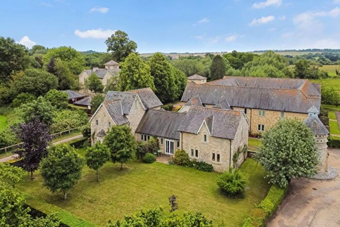 3 Bedroom Property For Sale In Lower Road, Salisbury, SP2