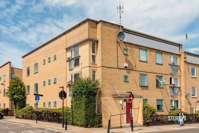 2 Bedroom Flat To Rent In Well Street, Hackney, London, E9