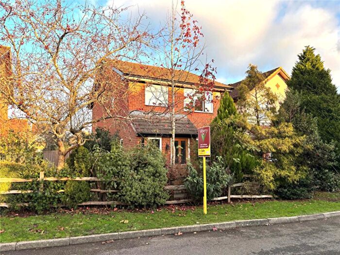 3 Bedroom Detached House For Sale In Gardenia Drive, West End, Woking, Surrey, GU24