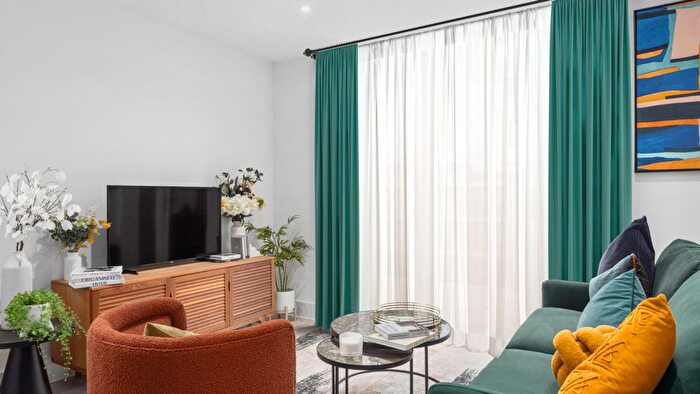 1 Bedroom Flat For Sale In Grovelands Road, Purley, CR8