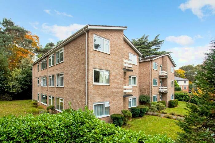 2 Bedroom Flat To Rent In Coniston Court, Hanger Hill, Weybridge KT13