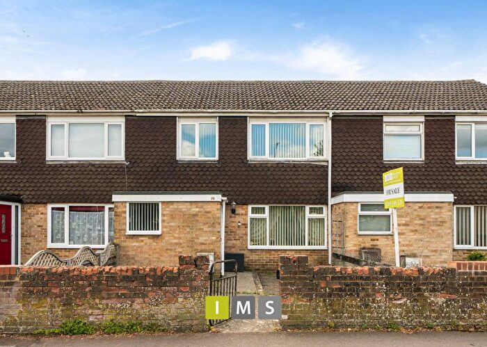 3 Bedroom Terraced House For Sale In Churchill Road, Bicester, OX26
