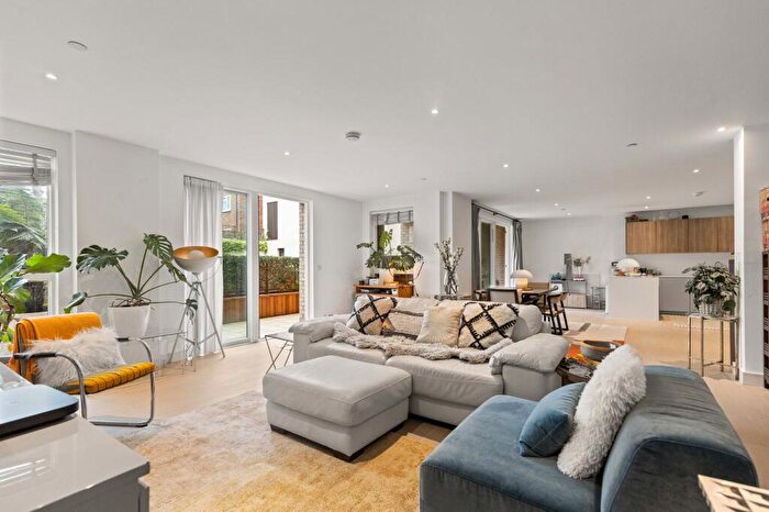 3 Bedroom Apartment For Sale In The Avenue, Queen's Park, NW6