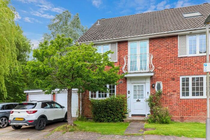 3 Bedroom End Of Terrace House For Sale In Prae Close, St. Albans, Hertfordshire, AL3