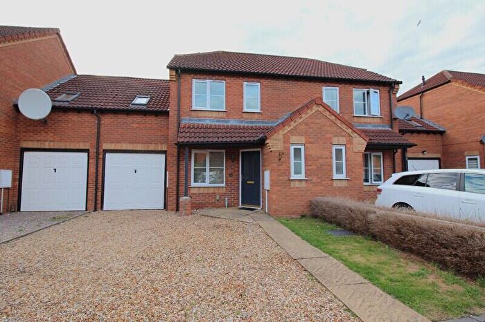 3 Bedroom Semi-Detached House For Sale In Harveys Close, Spalding, Lincolnshire, PE11