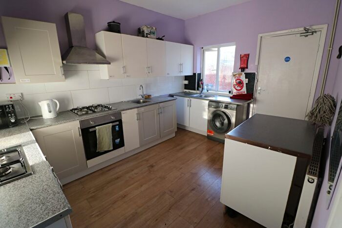1 Bedroom Flat To Rent In Cecil Avenue, Barking, Essex, IG11