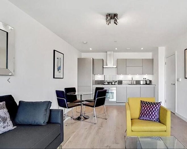 2 Bedroom Flat To Rent In Great Eastern Road, London, E15