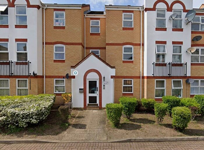 2 Bedroom Flat For Sale In Angelica Drive, London, E6