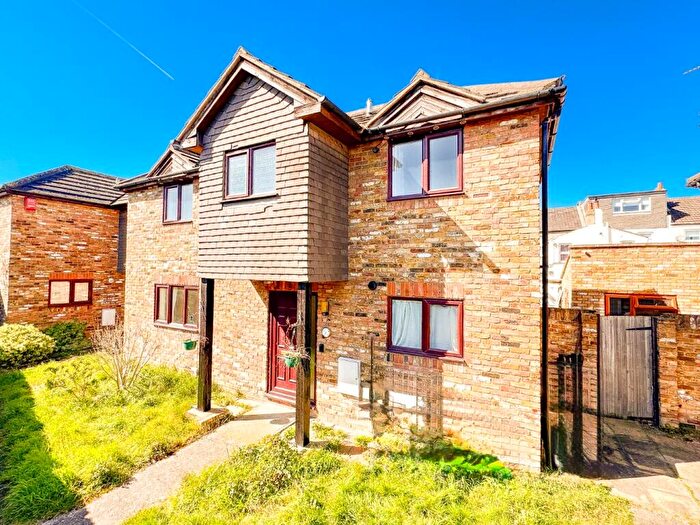 2 Bedroom Detached House To Rent In Malton Mews, Plumstead, London, SE18