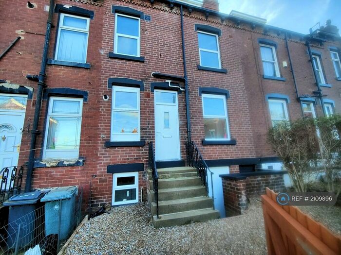 4 Bedroom Terraced House To Rent In Oakley Grove, Leeds, LS11