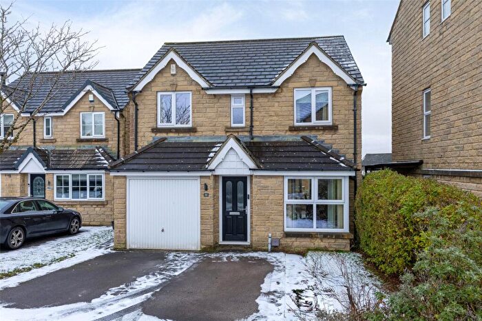 4 Bedroom Detached House For Sale In Highcliffe Court, Shelf, HX3