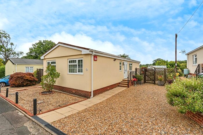 2 Bedroom Mobile/park Home For Sale In Broadway Park, The Causeway, Petersfield, Hampshire, GU31