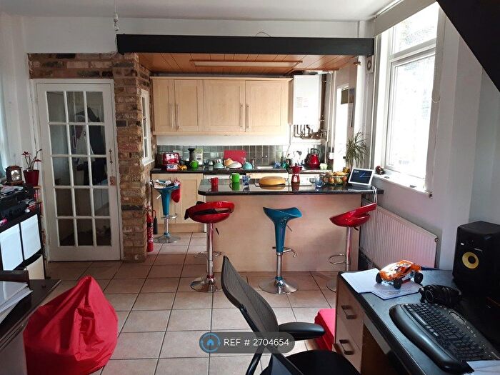 2 Bedroom Detached House To Rent In Salcombe Road, London, E17