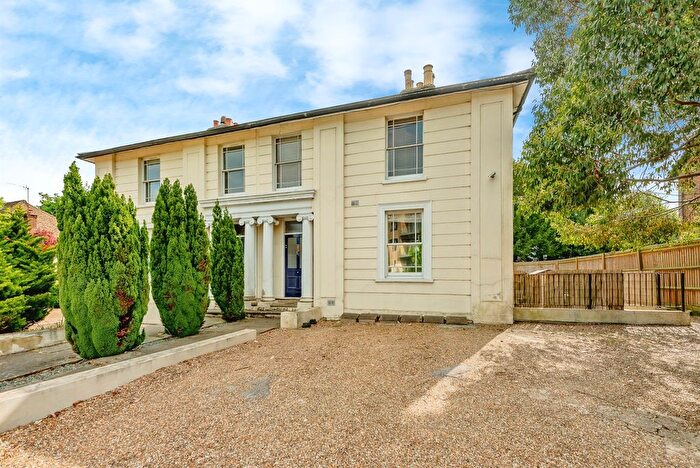 1 Bedroom Flat For Sale In London Road, Redhill, RH1