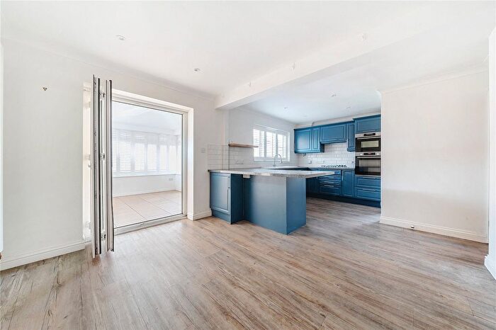 4 Bedroom Detached House For Sale In Topiary Gardens, Locks Heath, Southampton, Hampshire, SO31