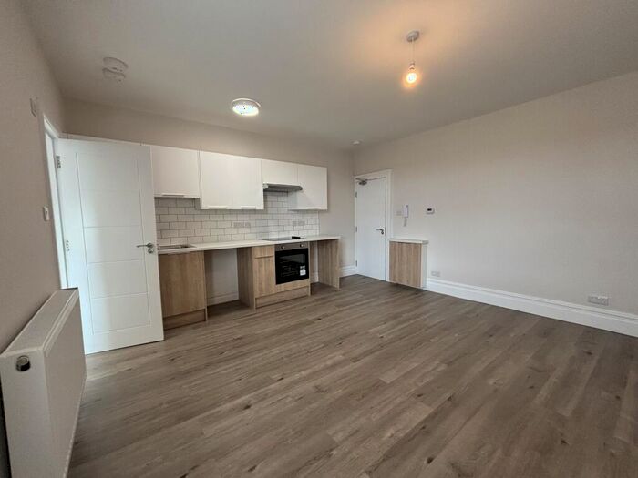 Apartment To Rent In Poole Road, Bournemouth, BH4