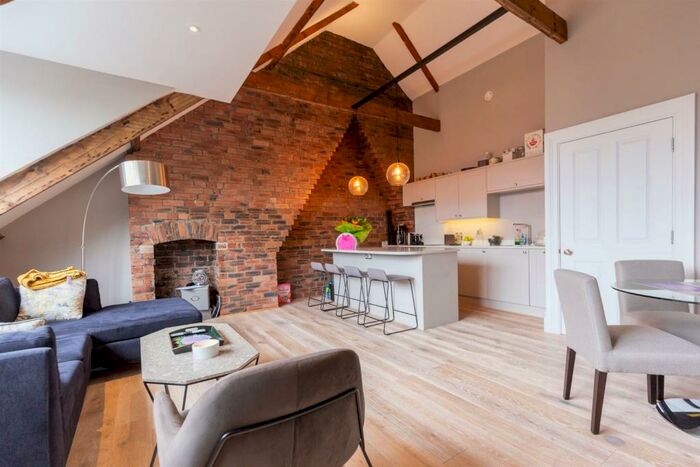 2 Bedroom Penthouse To Rent In West Avenue, Gosforth, Newcastle Upon Tyne, NE3