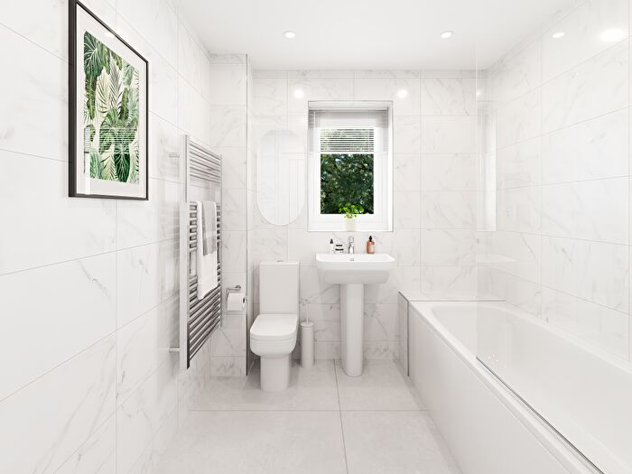 4 Bedroom Detached House For Sale In Greenham Road, Newbury, Berkshire, RG14