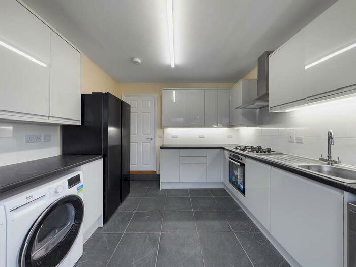 3 Bedroom Maisonette Flat To Rent In Spencer Road, Harrow, HA3