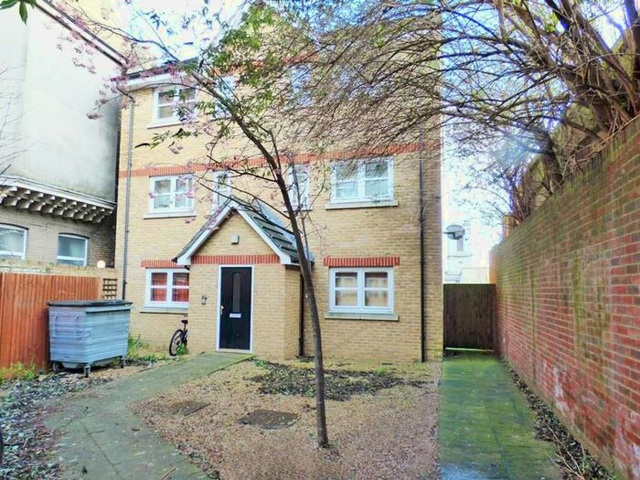 1 Bedroom Flat To Rent In Manor Road, Chatham, ME4