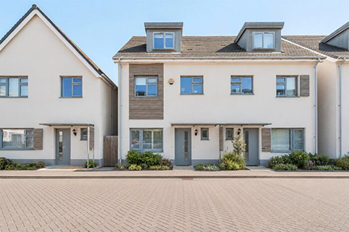 4 Bedroom Semi-Detached House For Sale In Auriol Way, Wallingford Way, Maidenhead, SL6