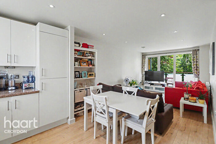 2 Bedroom Block Of Apartments For Sale In Hogarth Crescent, Croydon, CR0