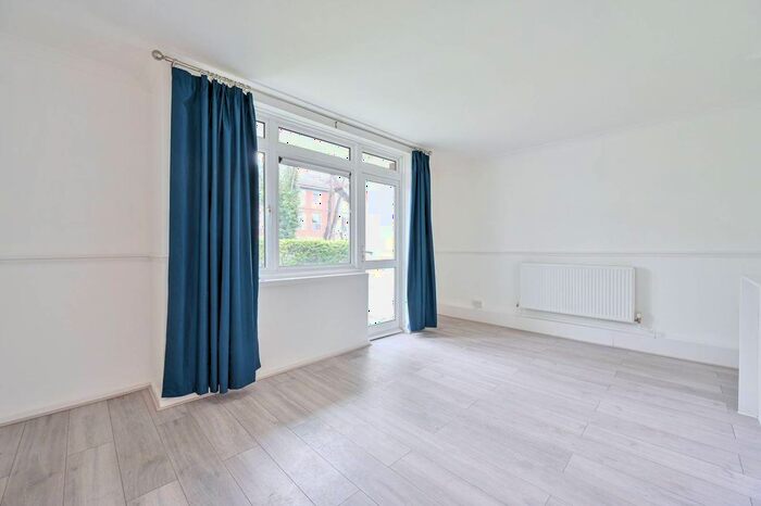 2 Bedroom Flat To Rent In St Marys Road, Nunhead, London, SE15