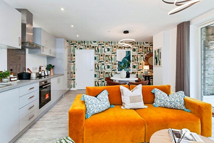 2 Bedroom Flat For Sale In St. Cloud Way, Maidenhead, Berkshire, SL6