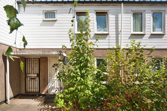 1 Bedroom Maisonette For Sale In Fanshawe Avenue, Barking, IG11