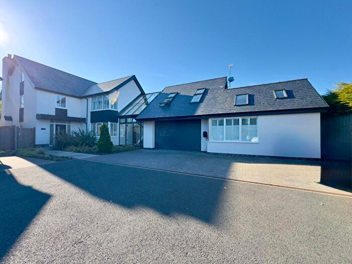 7 Bedroom Detached House For Sale In Chilwell Lane, Bramcote, NG9