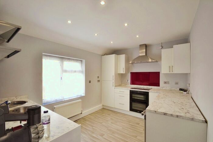 1 Bedroom Flat To Rent In Lillechurch Road, Dagenham, RM8