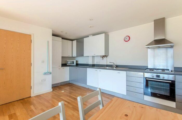 2 Bedroom Flat For Sale In High Road, Wood Green, London, N22