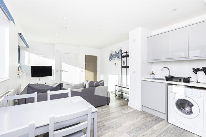 1 Bedroom Flat To Rent In Upper Hinton Road, Bournemouth, BH1