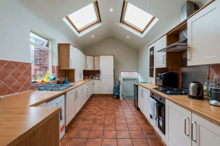 4 Bedroom Maisonette To Rent In Lavender Gardens, Jesmond, Newcastle Upon Tyne, NE2