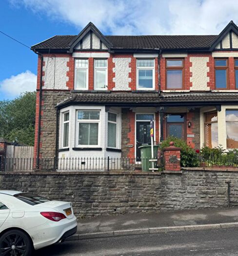3 Bedroom Semi-Detached House For Sale In Pentwyn Road, Blackwood, NP12