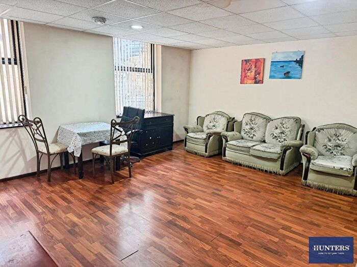 2 Bedroom Flat To Rent In Queens Court, Bull Close Lane, Halifax, HX1