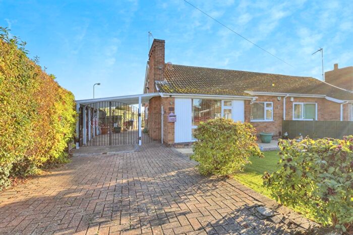 2 Bedroom Semi-Detached Bungalow For Sale In Eastern Avenue North, Northampton, NN2