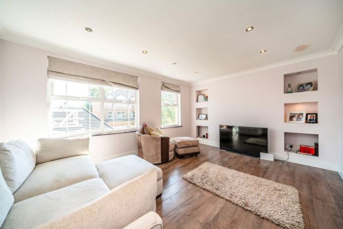 4 Bedroom Property For Sale In Draper Close, Isleworth, TW7