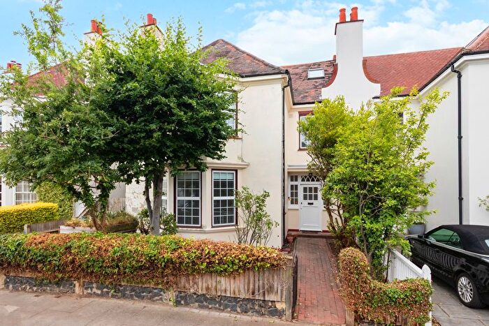 2 Bedroom Flat To Rent In Frewin Road, London, SW18
