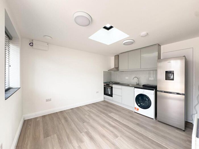 Flat To Rent In Stag Lane, Edgware, HA8
