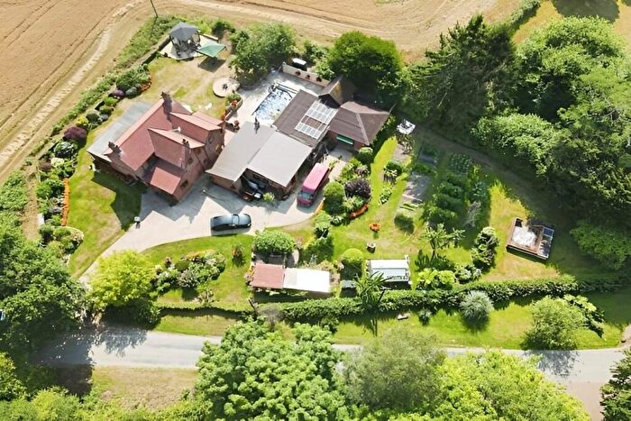 4 Bedroom Detached House For Sale In Broxhill, Fordingbridge, SP6