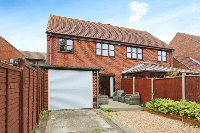 3 Bedroom Semi-Detached House For Sale In Admirals Close, Fawley, SO45