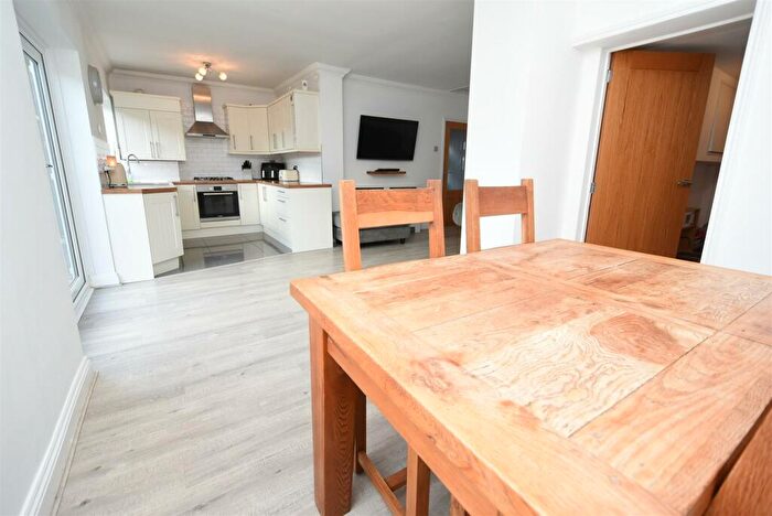 2 Bedroom Bungalow For Sale In Athos Road, Canvey Island, SS8
