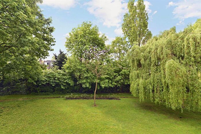2 Bedroom Apartment To Rent In Boundary Road, St Johns Wood, NW8
