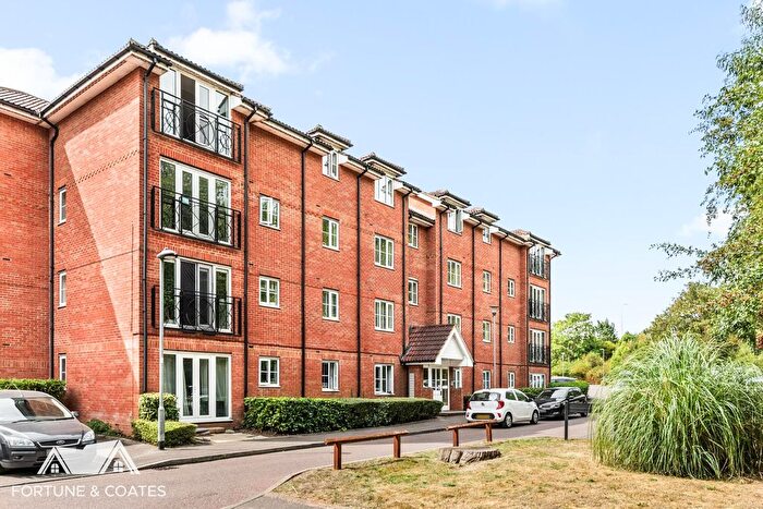 2 Bedroom Flat For Sale In Winnipeg Way, Broxbourne, EN10