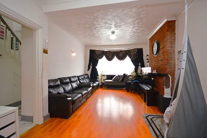 3 Bedroom Terraced House To Rent In Wadeville Avenue, Romford, RM6