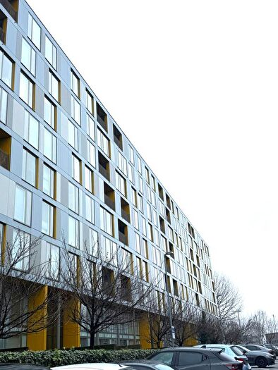 2 Bedroom Flat For Sale In The Avenue, Leeds, LS9